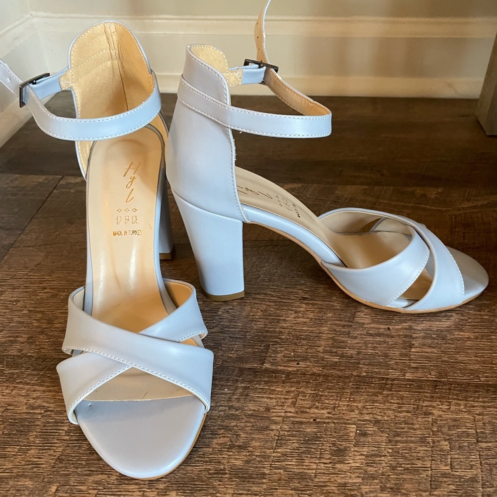 Size 8 blue heels
